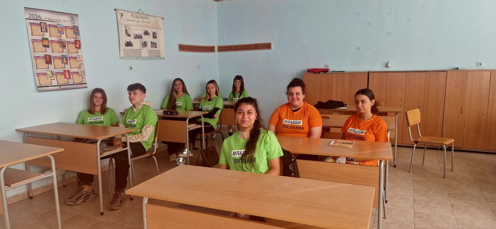 Младшите и старшите посланици отбелязаха Международния ден на мира - СУ Отец Паисий - Враца